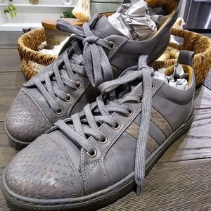 ✨️ Bally Hegle Leather and Snakeskin Low Top Sneakers EUC ✨️